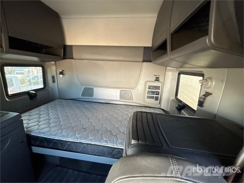 International Prostar 6x4 T/A Sleeper Truck Tractor وحدات الجر