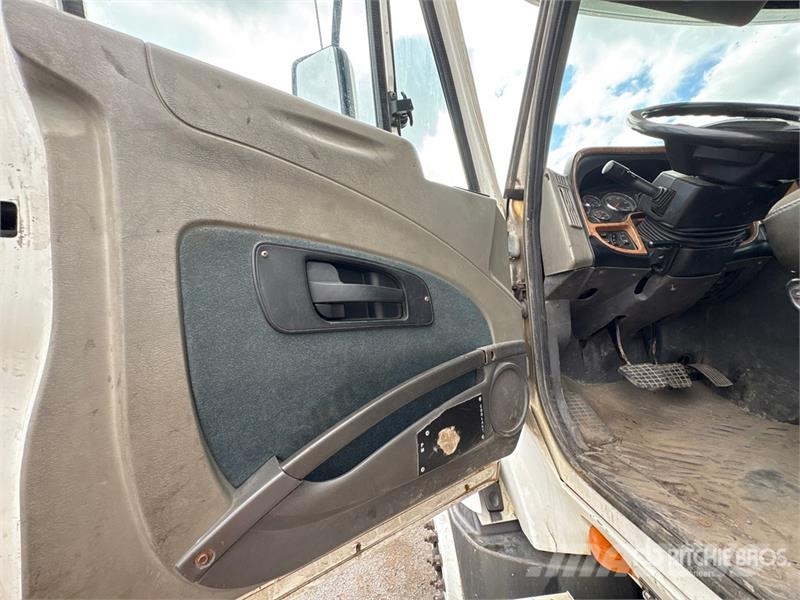 International Prostar 6x4 T/A Day Cab Truck Tractor Тягачі