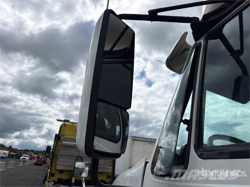 International Prostar 6x4 T/A Day Cab Truck Tractor Тягачі