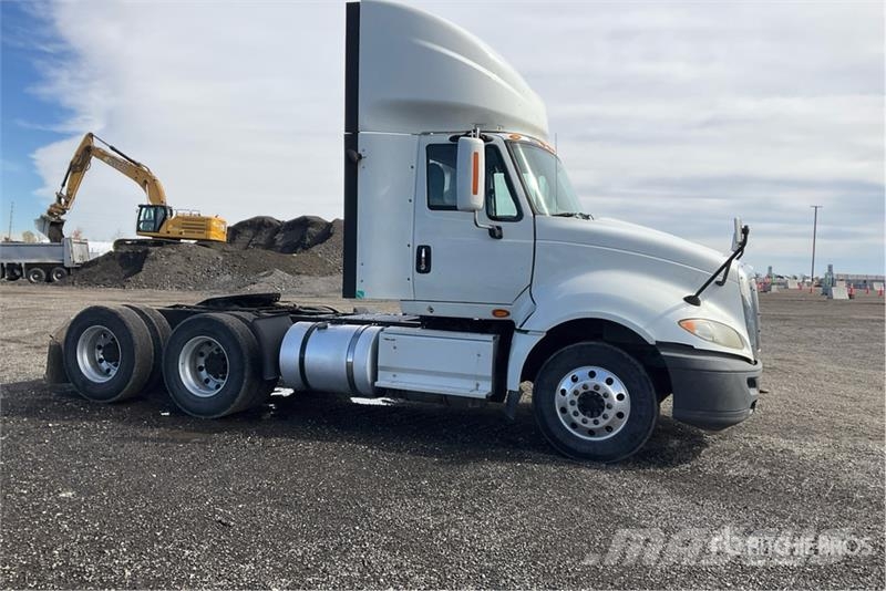 International Prostar+ 122 6x4 T/A Day Cab Truck Tractor Çekiciler