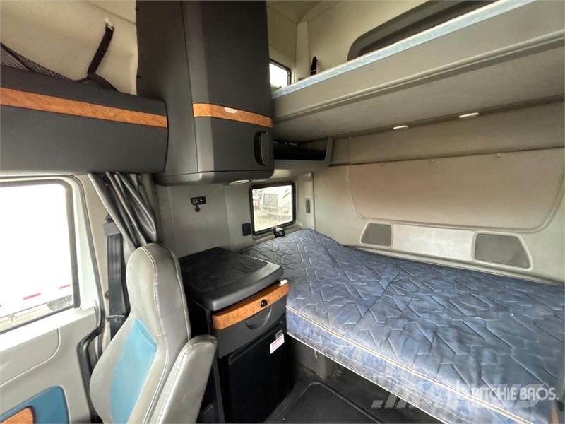 International ProStar+ 122 6x4 T/A Sleeper Truck Tractor Cabezas tractoras
