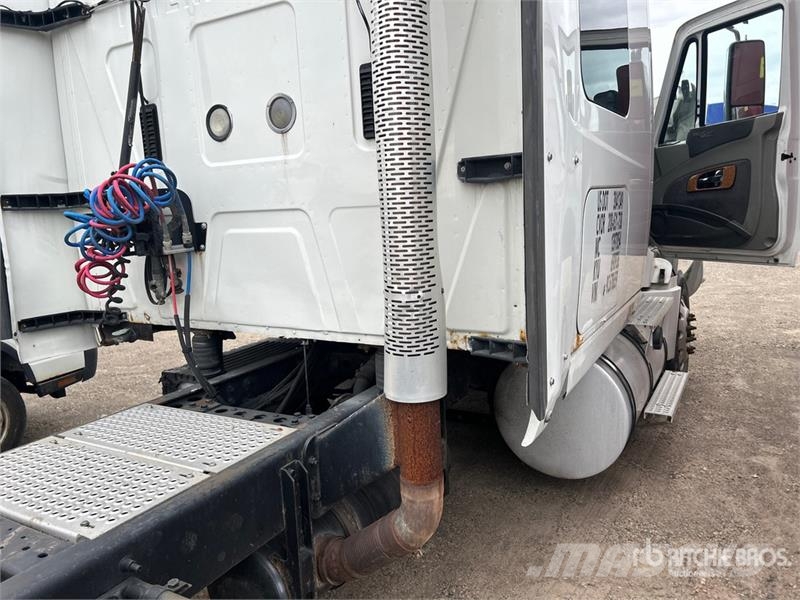 International ProStar 6x4 T/A Sleeper Truck Tractor (Inoperable) Nyergesvontatók