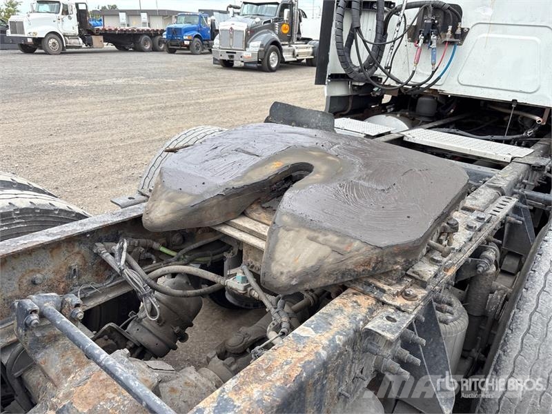 International ProStar+ 122 6x4 T/A Sleeper Truck Tractor Cabezas tractoras