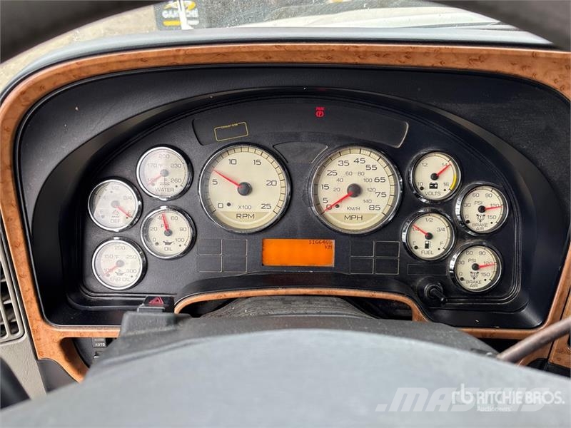 International ProStar+ 122 6x4 T/A Sleeper Truck Tractor Cabezas tractoras