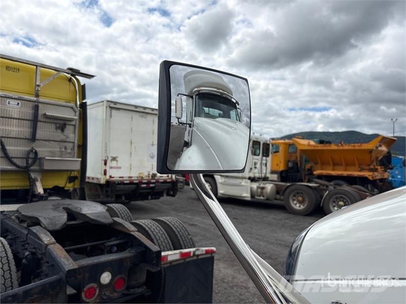 International Prostar 6x4 T/A Day Cab Truck Tractor Тягачі