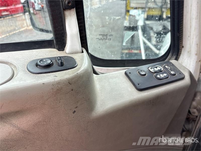 International Prostar 6x4 T/A Day Cab Truck Tractor Тягачі