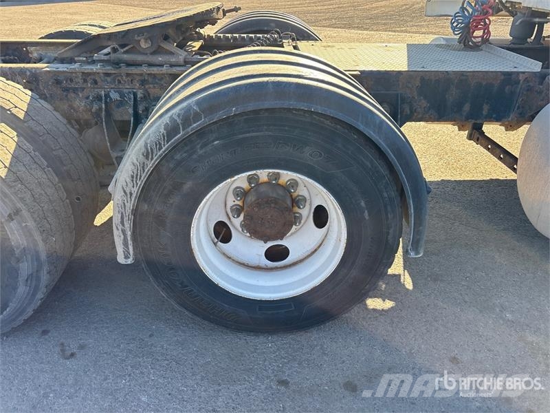 International Prostar 6x4 T/A Sleeper Truck Tractor وحدات الجر