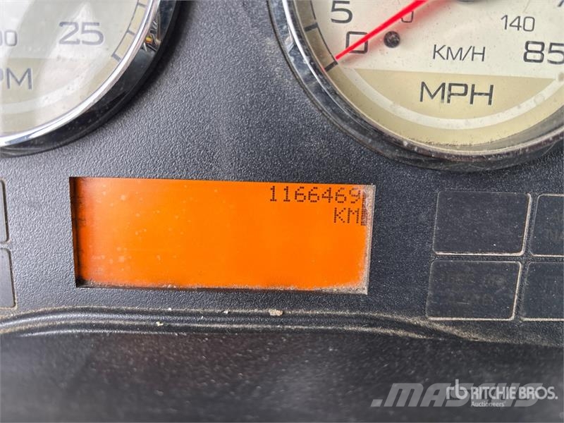 International ProStar+ 122 6x4 T/A Sleeper Truck Tractor Cabezas tractoras