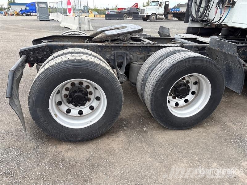 International ProStar+ 122 6x4 T/A Sleeper Truck Tractor Cabezas tractoras