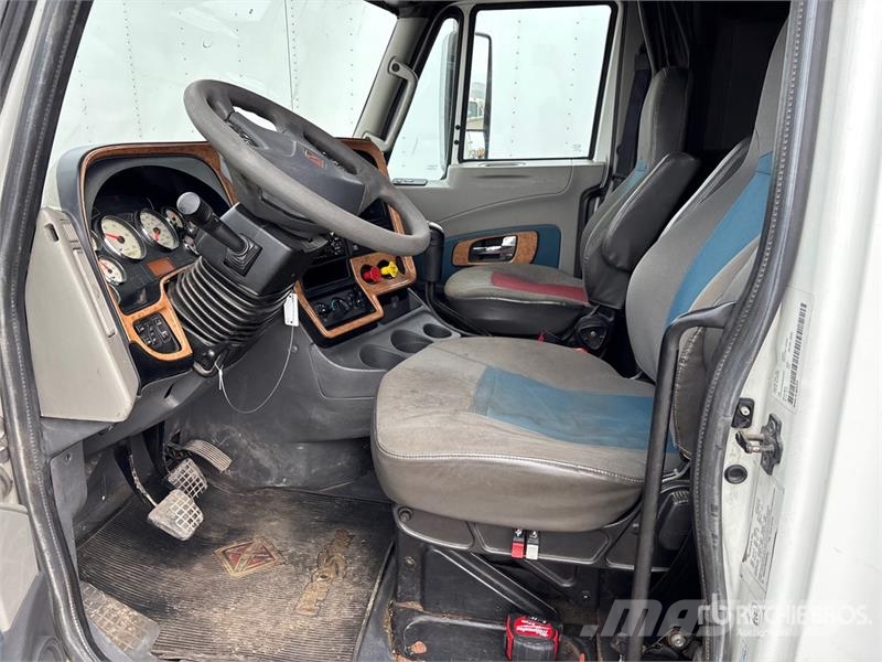 International ProStar+ 122 6x4 T/A Sleeper Truck Tractor Cabezas tractoras