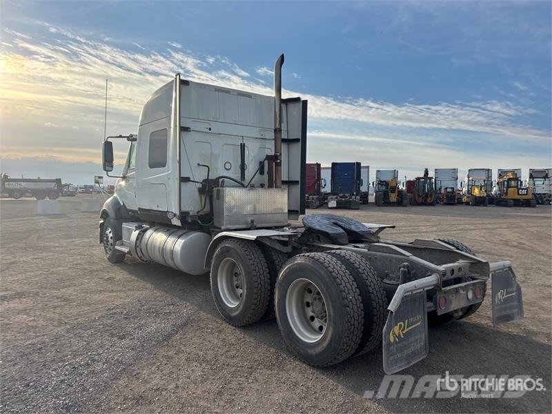 International ProStar+ 6x4 T/A Sleeper Truck Tractor Седельные тягачи