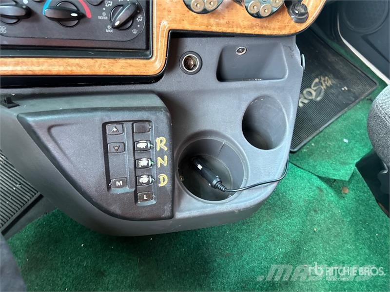 International ProStar 6x4 T/A Sleeper Truck Tractor (Inoperable) Nyergesvontatók