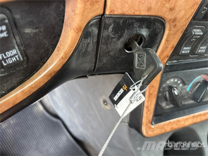 International ProStar+ 6x4 T/A Sleeper Truck Tractor Седельные тягачи