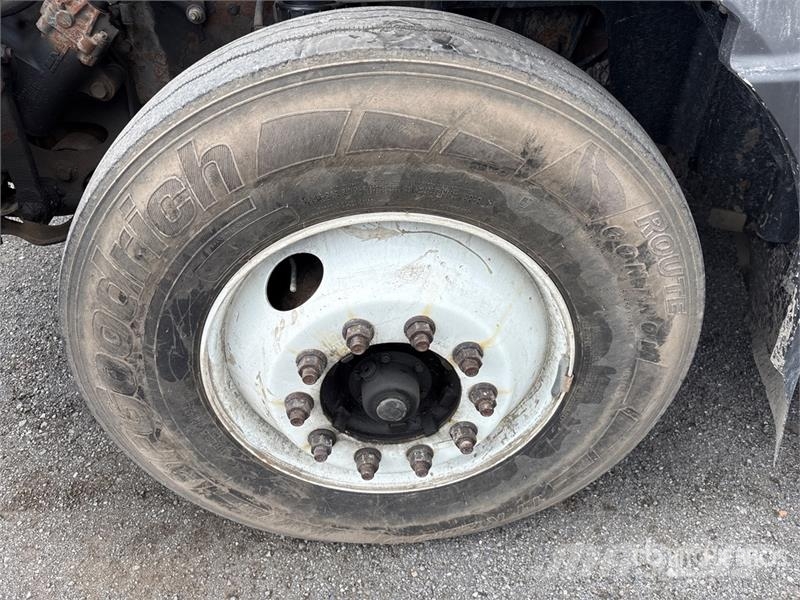 International Prostar 6x4 T/A Day Cab Truck Tractor Тягачі