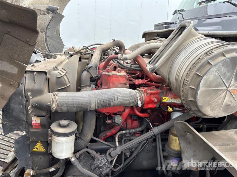 International ProStar+ 122 6x4 T/A Sleeper Truck Tractor Cabezas tractoras