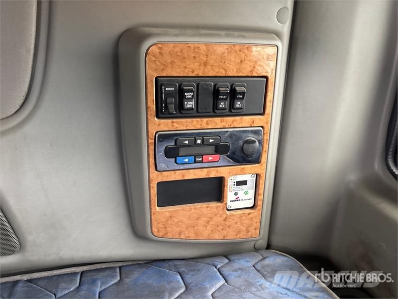 International ProStar+ 122 6x4 T/A Sleeper Truck Tractor Cabezas tractoras