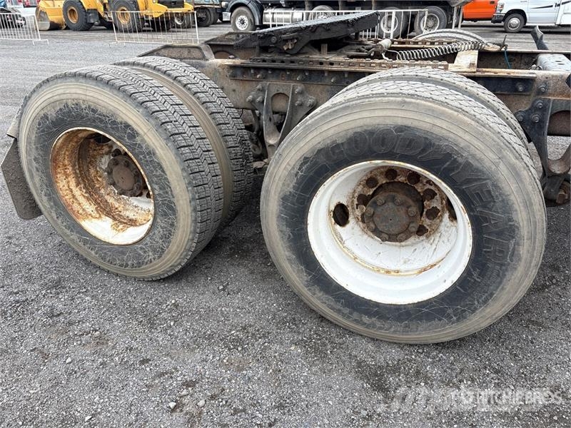International Prostar 6x4 T/A Day Cab Truck Tractor Тягачі
