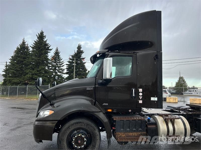 International RH613 4x2 S/A Day Cab Truck Tractor وحدات الجر