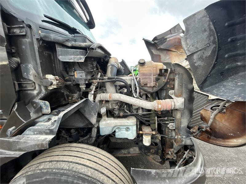 International RH613 4x2 S/A Day Cab Truck Tractor وحدات الجر