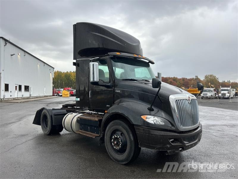 International RH613 4x2 S/A Day Cab Truck Tractor وحدات الجر