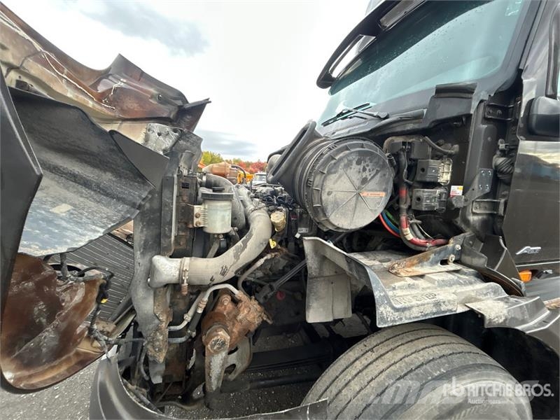 International RH613 4x2 S/A Day Cab Truck Tractor وحدات الجر