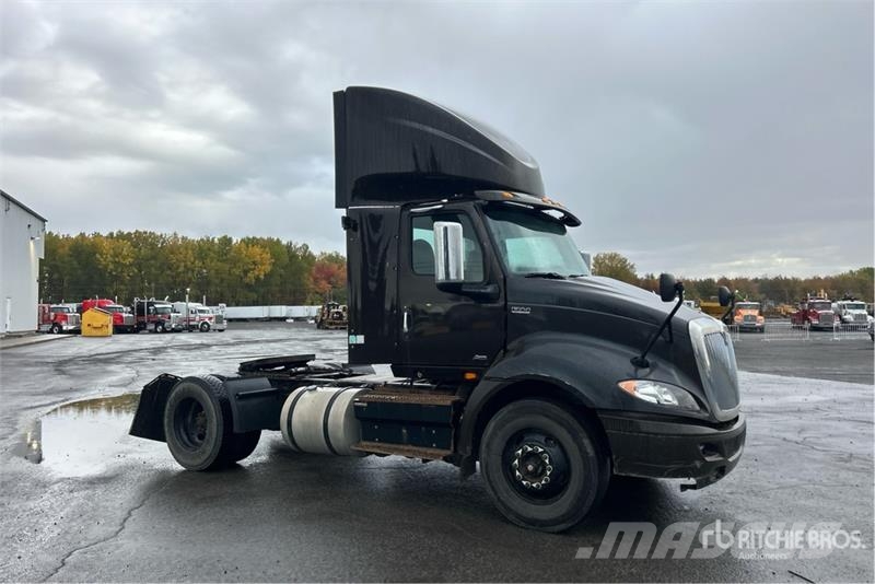 International RH613 4x2 S/A Day Cab Truck Tractor Ciągniki siodłowe