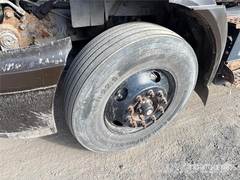 International RH613 4x2 S/A Day Cab Truck Tractor Tractor Units