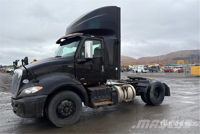 International RH613 4x2 S/A Day Cab Truck Tractor Trekkers