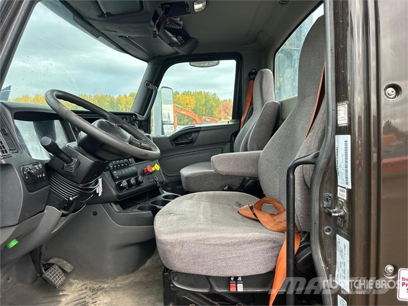 International RH613 4x2 S/A Day Cab Truck Tractor وحدات الجر
