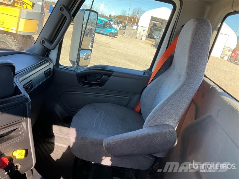 International RH613 4x2 S/A Day Cab Truck Tractor Trækkere