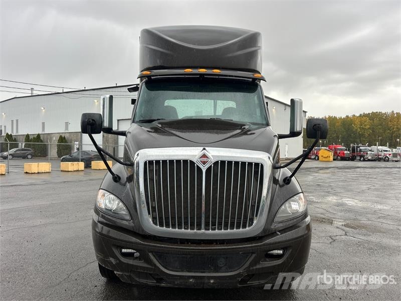 International RH613 4x2 S/A Day Cab Truck Tractor وحدات الجر
