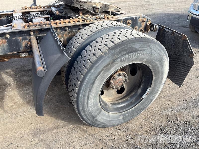 International RH613 4x2 S/A Day Cab Truck Tractor Tractor Units