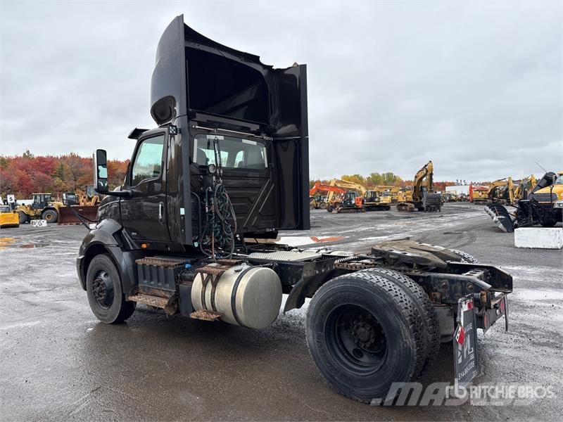 International RH613 4x2 S/A Day Cab Truck Tractor Sattelzugmaschinen