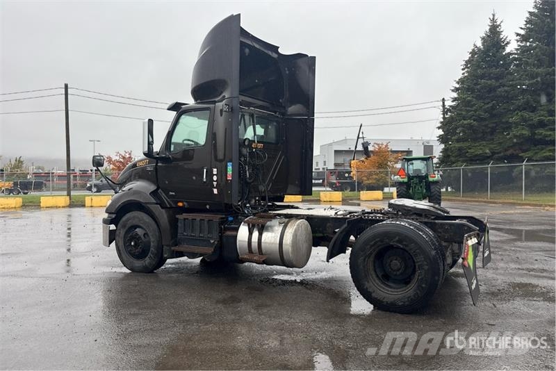 International RH613 4x2 S/A Day Cab Truck Tractor Ciągniki siodłowe