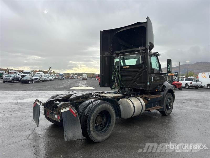 International RH613 4x2 S/A Day Cab Truck Tractor وحدات الجر