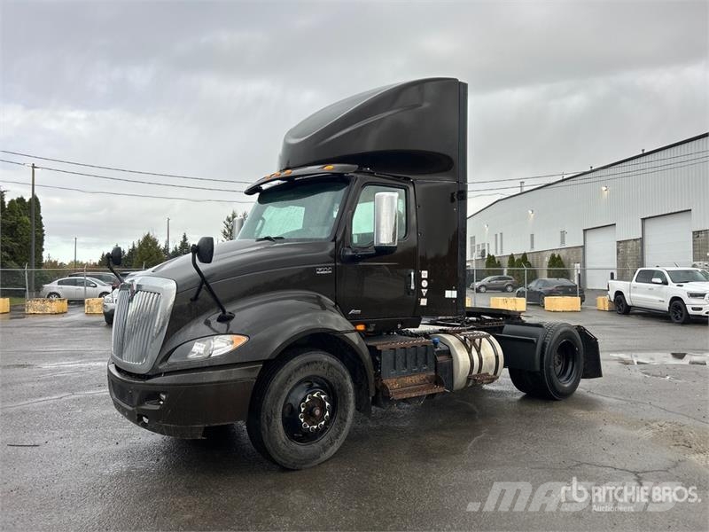 International RH613 4x2 S/A Day Cab Truck Tractor وحدات الجر