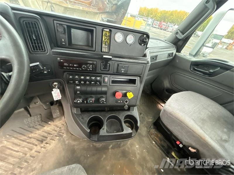 International RH613 4x2 S/A Day Cab Truck Tractor وحدات الجر