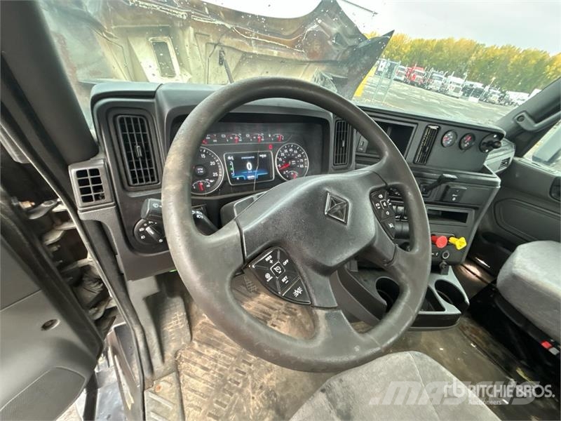 International RH613 4x2 S/A Day Cab Truck Tractor وحدات الجر