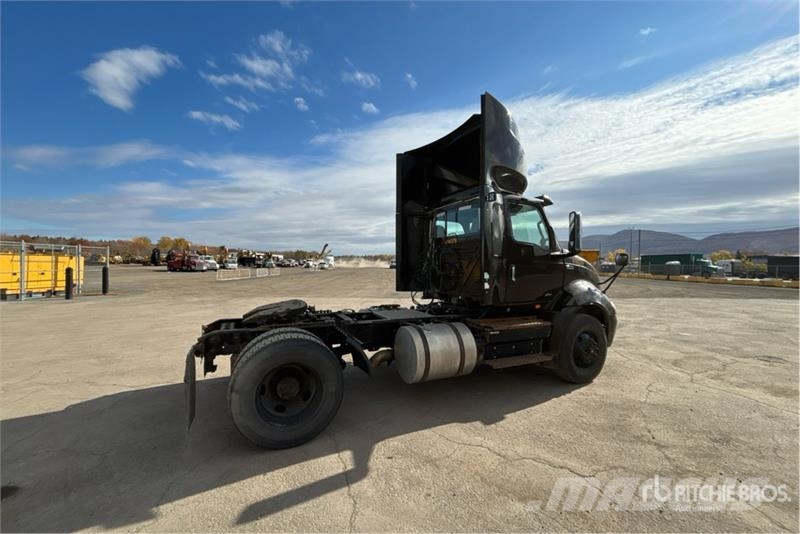 International RH613 4x2 S/A Day Cab Truck Tractor Tractor Units