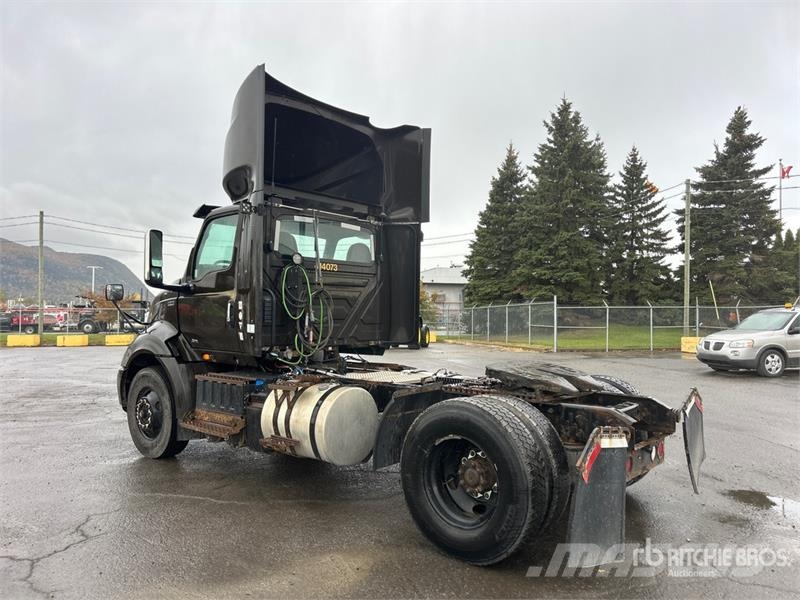 International RH613 4x2 S/A Day Cab Truck Tractor وحدات الجر