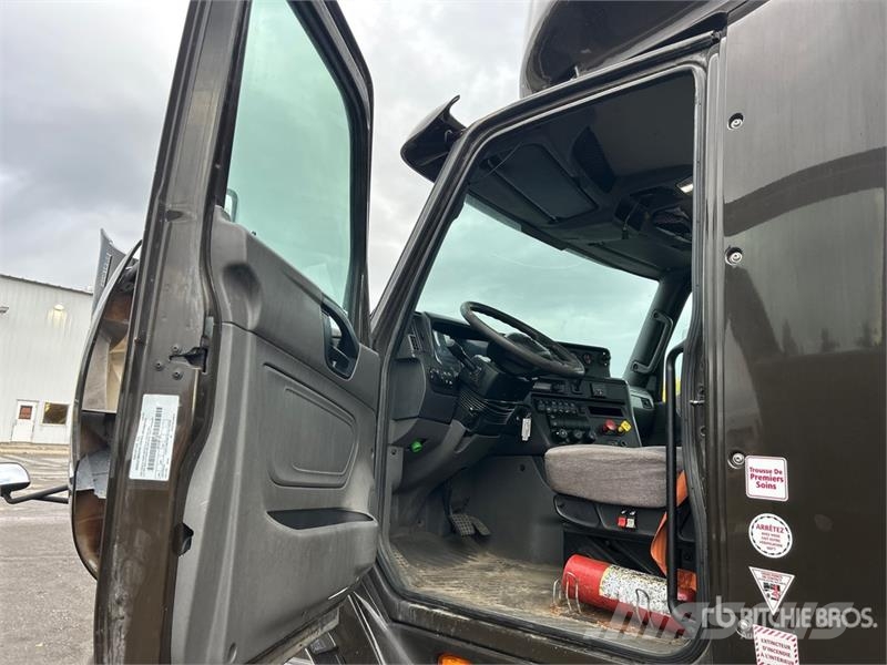 International RH613 4x2 S/A Day Cab Truck Tractor وحدات الجر