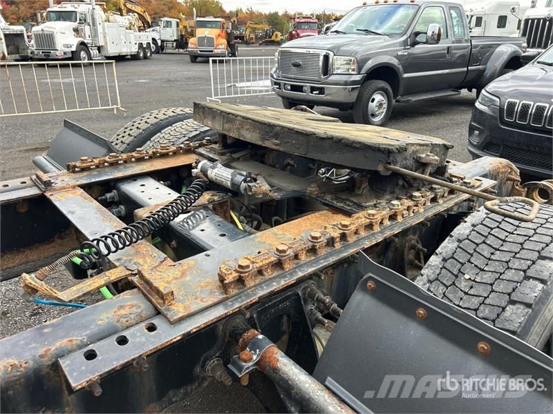 International RH613 4x2 S/A Day Cab Truck Tractor وحدات الجر