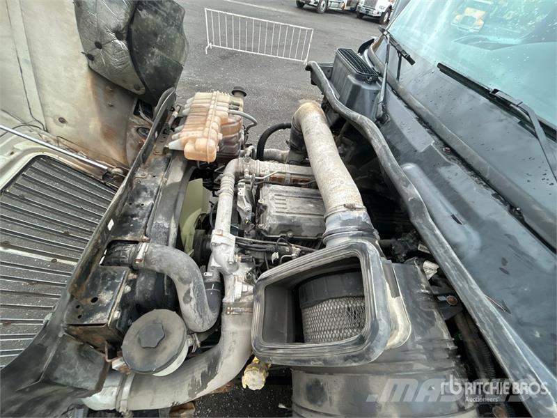 International RH613 4x2 S/A Day Cab Truck Tractor وحدات الجر
