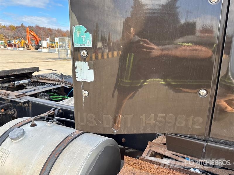 International RH613 4x2 S/A Day Cab Truck Tractor Tractor Units