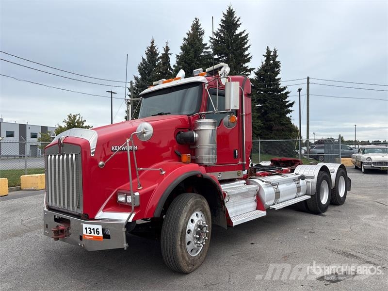 International RH613 6x4 T/A Day Cab Truck Tractor Vlačilci