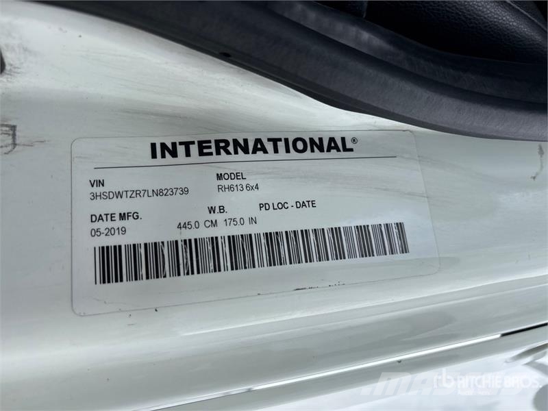 International RH613 6x4 T/A Day Cab Truck Tractor 中古トラクターヘッド | トレーラーヘッド