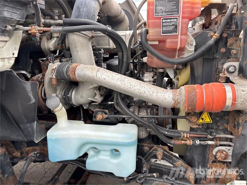 International RH613 6x4 T/A Day Cab Truck Tractor 中古トラクターヘッド | トレーラーヘッド