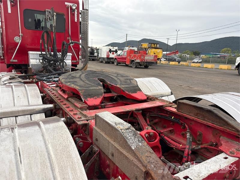 International RH613 6x4 T/A Day Cab Truck Tractor Vlačilci