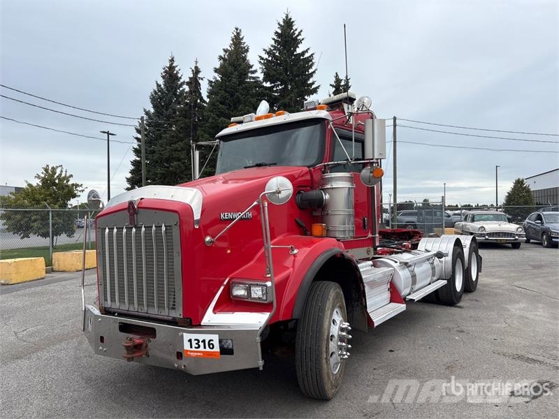 International RH613 6x4 T/A Day Cab Truck Tractor Vlačilci