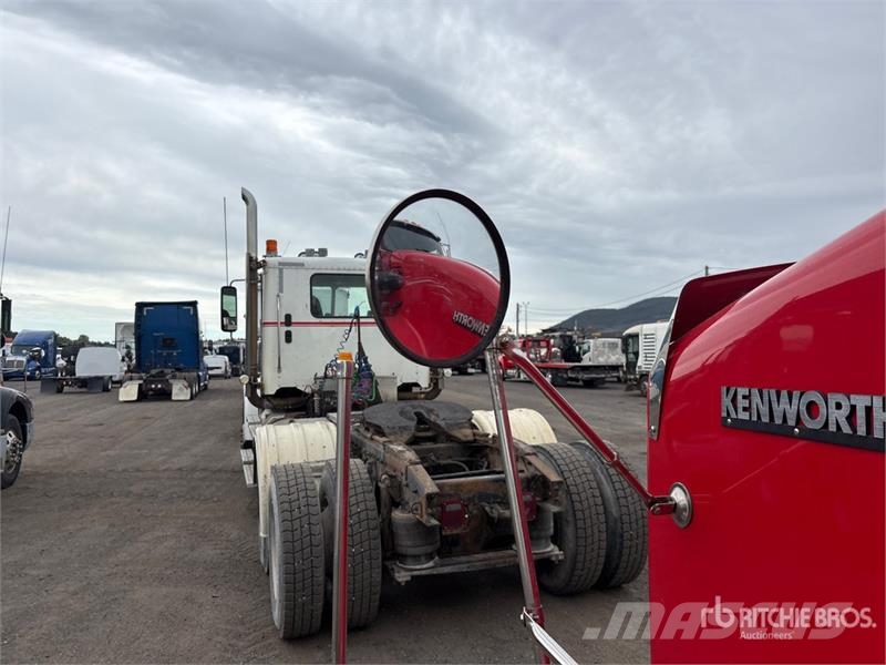 International RH613 6x4 T/A Day Cab Truck Tractor Vlačilci